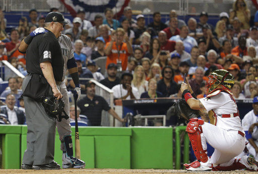 Yadi takes on field photos before 2017 All Star Game
